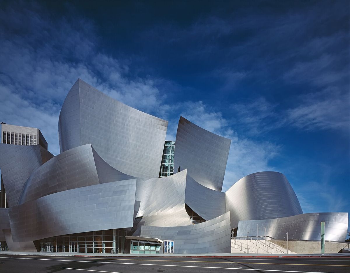 The Walt Disney Concert Hall, home to the Los Angeles Philharmonic, features an acoustically superior auditorium paneled in hardwood. The Di